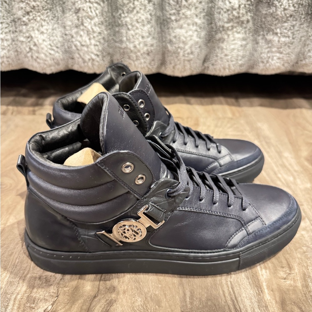 Slightly worn Roberto Cavalli Black Leather High-Top Sneakers size 43.